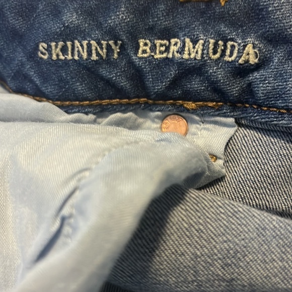 American Eagle Skinny Bermuda Shorts - Picture 4 of 5